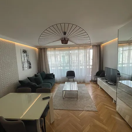 Trocadero Eiffel Tower - 4 Pax - Champions Park *